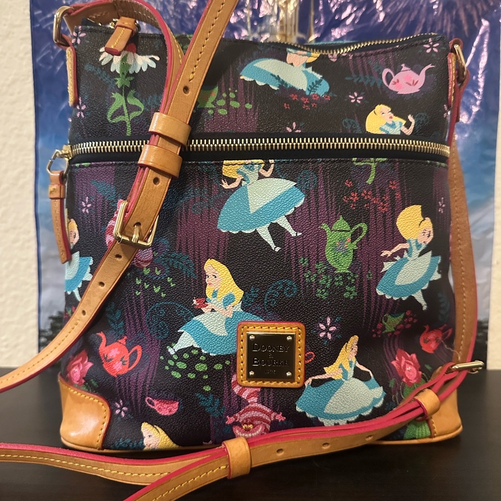 Used Alice in Wonderland Disney Dooney and Bourke